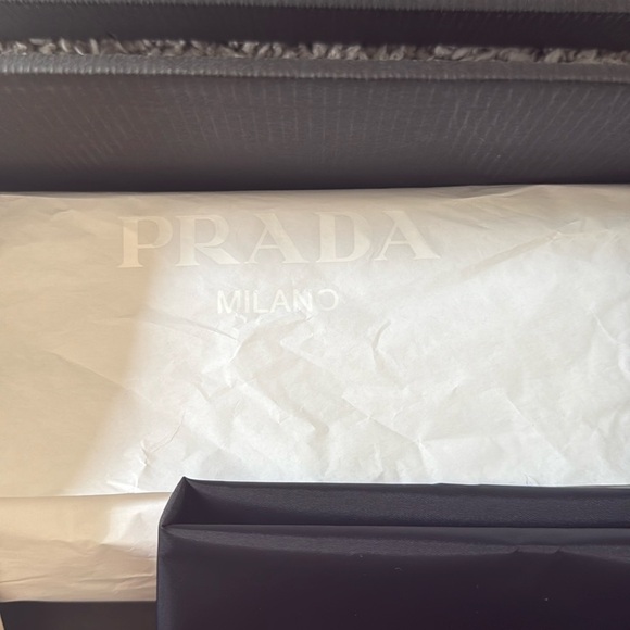 Prada - Full Set Empty Shoebox: Tissue Paper, Dust Bag, and Prada Band - Picture 7 of 10